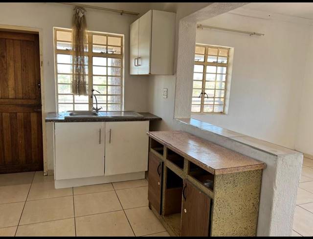 8 BEDROOM HOUSE FOR SALE IN LAUDIUM